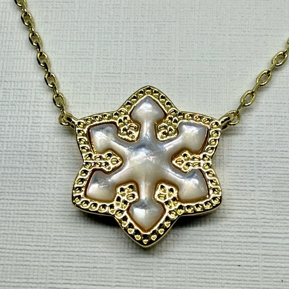 NWT Kendra Scott Snowflake Opal Pendant Necklace, Gold ❄️ - Picture 2 of 4